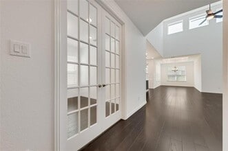6915 Barnes Dr in Frisco, TX - Foto de edificio - Building Photo