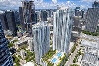 951 Brickell Ave, Unit 405 in Miami, FL - Foto de edificio - Building Photo