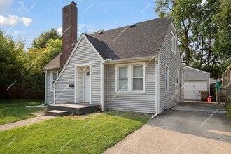 594 Lowell St in Pontiac, MI - Building Photo - Building Photo
