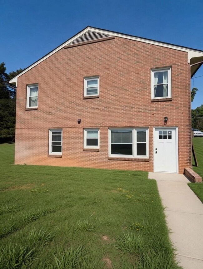 4801 Boonsboro Rd in Lynchburg, VA - Building Photo - Building Photo