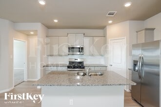 6775 Hatchery Way in San Antonio, TX - Foto de edificio - Building Photo