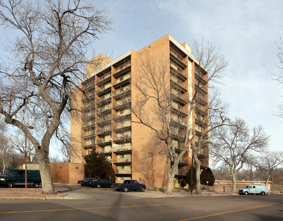 Centennial Plaza Apartments in Colorado Springs, CO - Building Photo