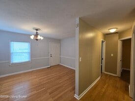 2405 Blankenbaker Rd in Louisville, KY - Building Photo