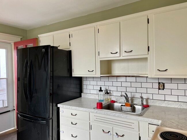 300 W Mount Vernon St, Unit Second Floor in Lansdale, PA - Foto de edificio - Building Photo
