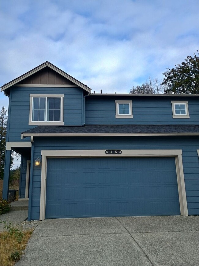property at 6453 Hornet Cir NE