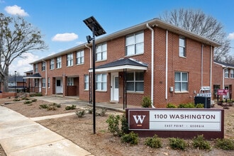 1100 Washington Circle in East Point, GA - Building Photo - Building Photo