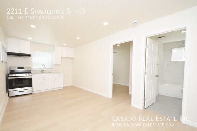 2211 E Spaulding St in Long Beach, CA - Building Photo - Building Photo