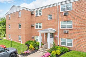 Covered Bridge Apartments in Perkasie, PA - Building Photo - Building Photo