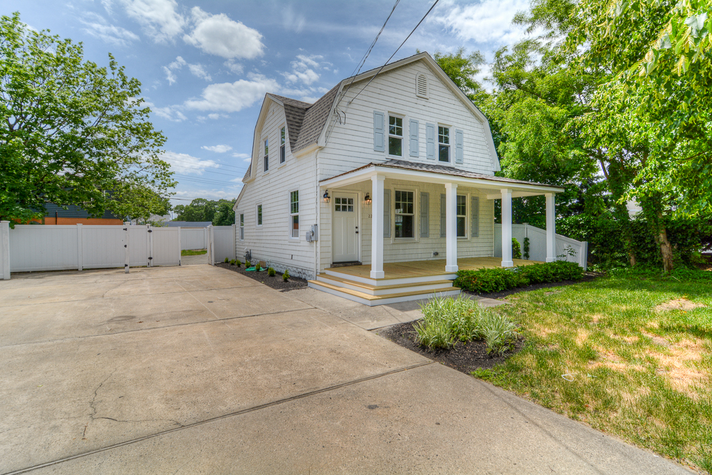 2208 Herbertsville Rd in Point Pleasant Boro, NJ - Building Photo