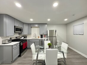 1937 W Grand Ave, Unit G08C in Chicago, IL - Building Photo - Building Photo