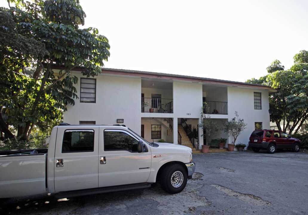 101 Grand Canal Dr in Miami, FL - Building Photo