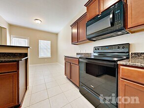 916 American Monarch Dr in La Marque, TX - Building Photo - Building Photo