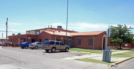 Tays North in El Paso, TX - Building Photo - Building Photo