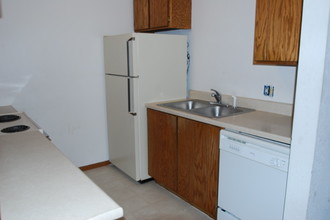 5285 Manchester Dr, Unit 105 in Maple Plain, MN - Building Photo - Building Photo
