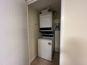 76 Base Line Rd W in London, ON - Building Photo - Building Photo