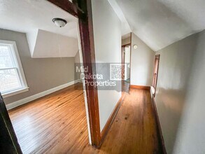 735 S Wisconsin St-Unit -2-second floor in Mitchell, SD - Building Photo - Building Photo