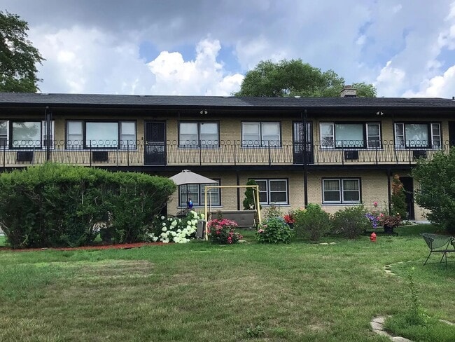 7043 S East End Ave, Unit 2D