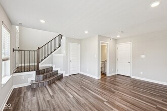17285 Dallington St in Westfield, IN - Foto de edificio - Building Photo