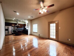 910 McKinney Park Ln in Houston, TX - Building Photo - Building Photo