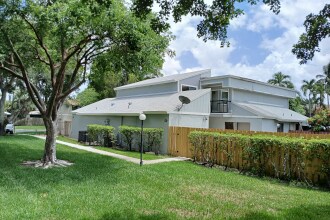 617 NW 132nd Terrace in Plantation, FL - Building Photo
