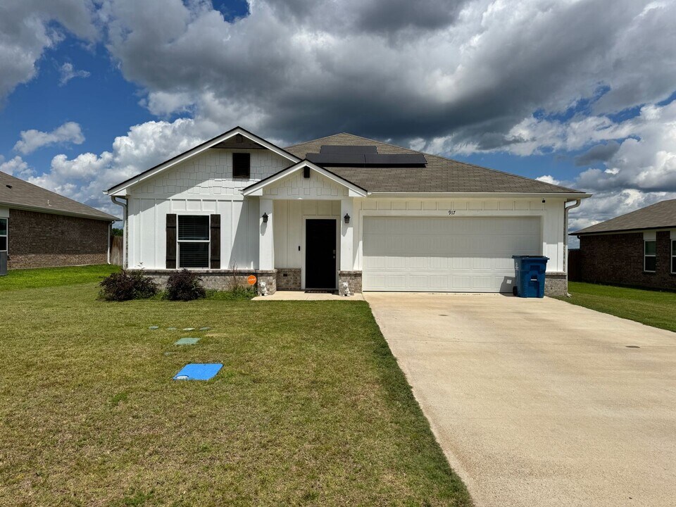 917 Martin St in Chandler, TX - Building Photo