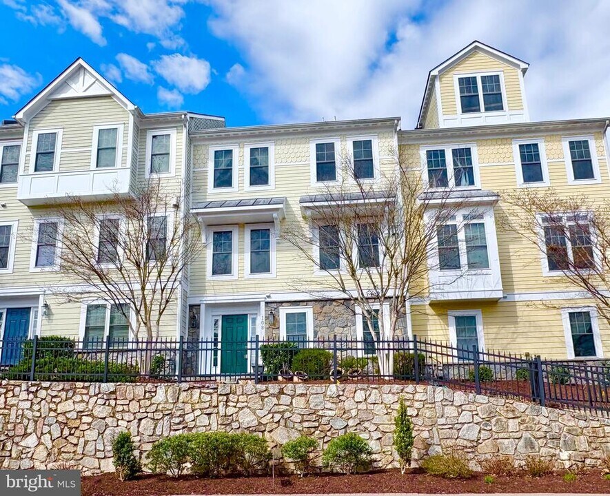 108 Washington St in Occoquan, VA - Building Photo