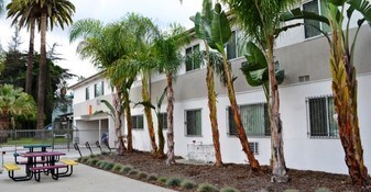 Helena Apartments in Los Angeles, CA - Building Photo
