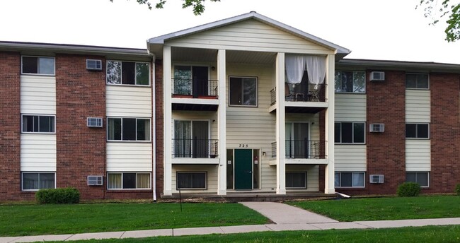 Jamestown Apartments in Charlotte, MI - Building Photo - Building Photo