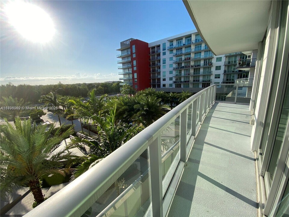 7751 NW 107th Ave, Unit 305 in Doral, FL - Building Photo