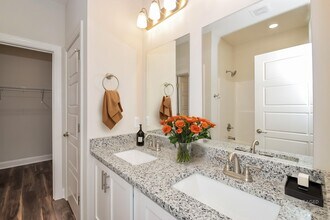 1024 Walker Point Way in Brunswick, GA - Building Photo - Building Photo