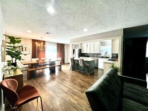 5719 Viking Dr in Houston, TX - Building Photo - Building Photo