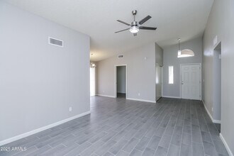 7619 W Desert Cove Ave in Peoria, AZ - Building Photo - Building Photo