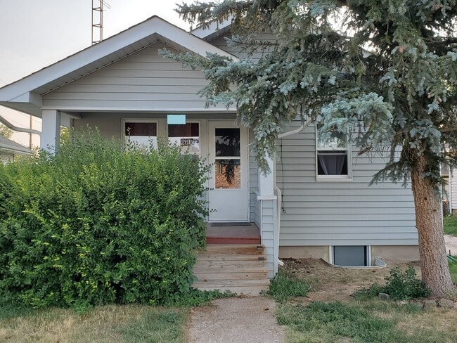 property at 2618 Maxwell Ave
