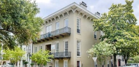 201 E Charlton Street in Savannah, GA - Building Photo