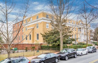 3050 R St NW in Washington, DC - Building Photo
