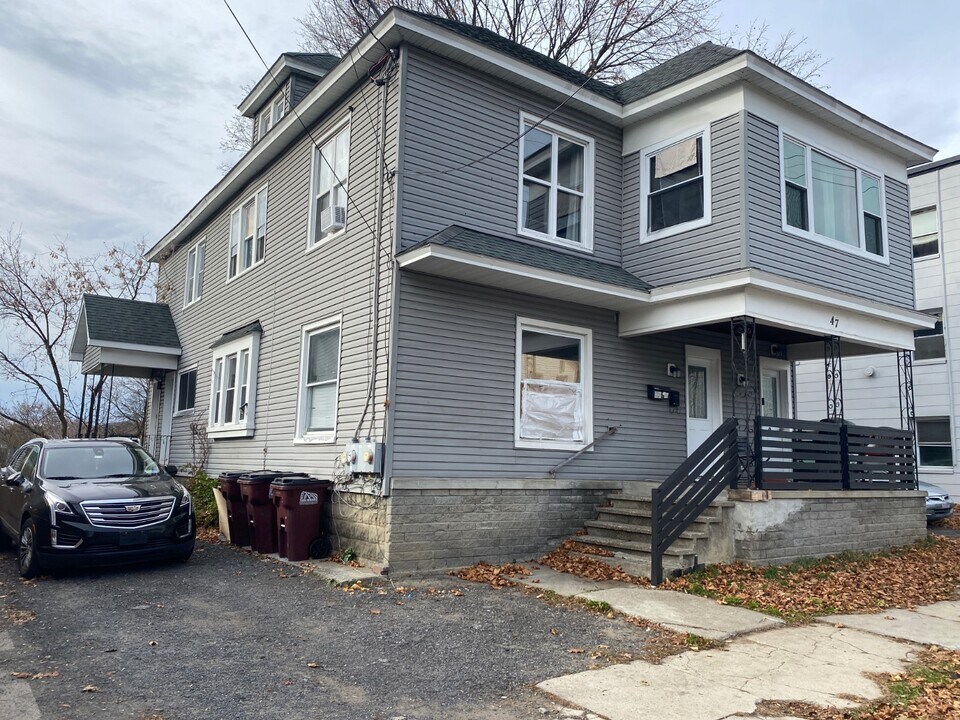 47 Yale St-Unit -3 in Gloversville, NY - Building Photo