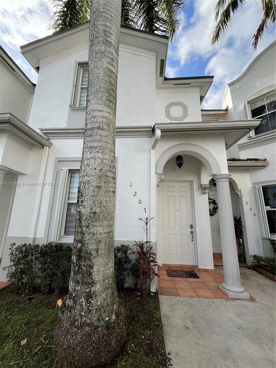 5580 NW 107th Ave in Doral, FL - Building Photo