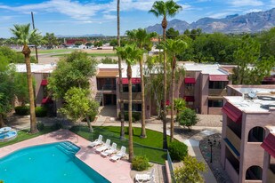 St Philip's Corner Apartments in Tucson, AZ - Building Photo