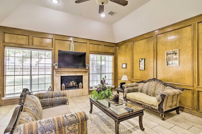 15307 T C Jester Blvd in Houston, TX - Building Photo - Building Photo