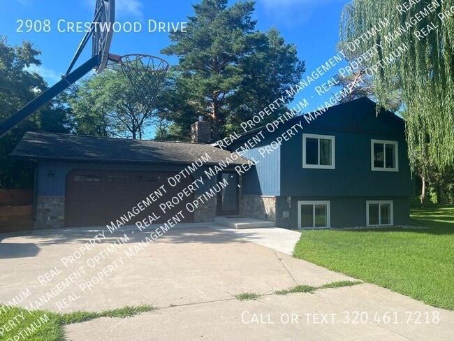 property at 2908 Crestwood Dr NE