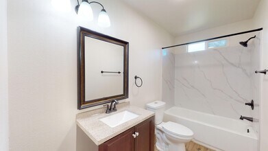 3980 Churn Crk Rd-Unit -20 in Redding, CA - Building Photo - Building Photo