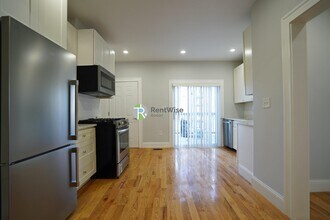 374 Oxford St, Unit 2 in Cambridge, MA - Foto de edificio - Building Photo