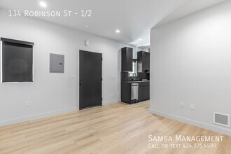 134 Robinson St in Los Angeles, CA - Building Photo - Building Photo