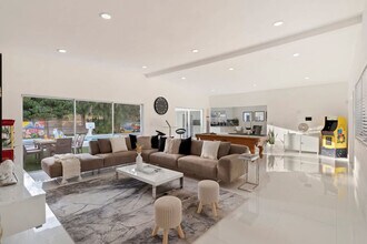 20010 Highland Lakes Blvd in North Miami Beach, FL - Building Photo - Building Photo