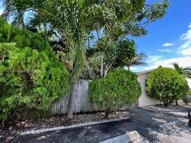 4841 SW 45th Ave in Fort Lauderdale, FL - Building Photo