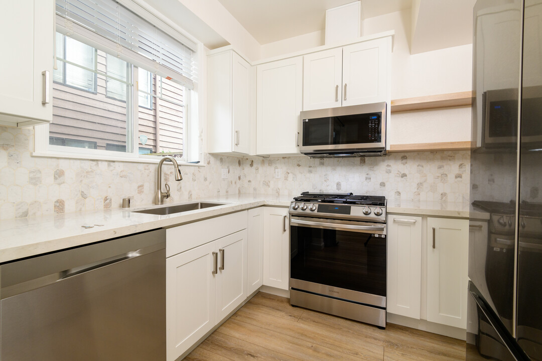 10547 Midvale Ave N in Seattle, WA - Building Photo