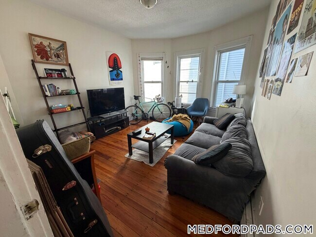 68 Winchester St in Medford, MA - Foto de edificio - Building Photo