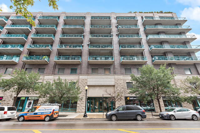 property at 910 W Madison St