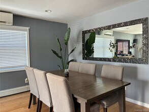 65 Morning Glory Rd in Levittown, NY - Building Photo - Building Photo