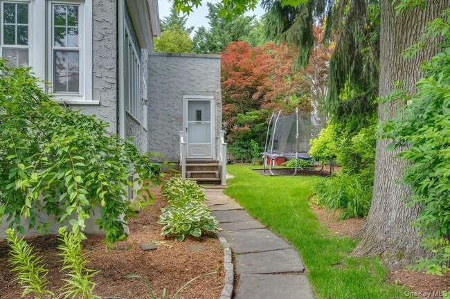 1128 Clay Ave in Pelham Manor, NY - Building Photo - Building Photo